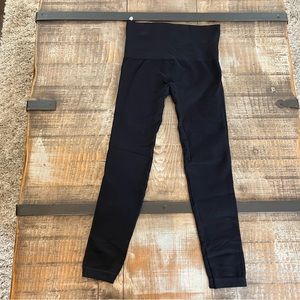 Spanx seamless leggings size small •black• tummy control